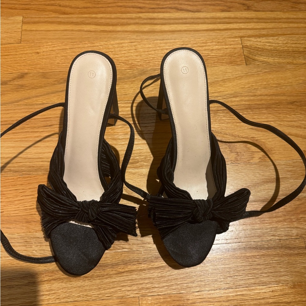 Elegant Black Women's Heels with Bow Detail